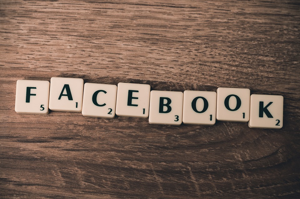 Facebookのピースが並んでいる画像