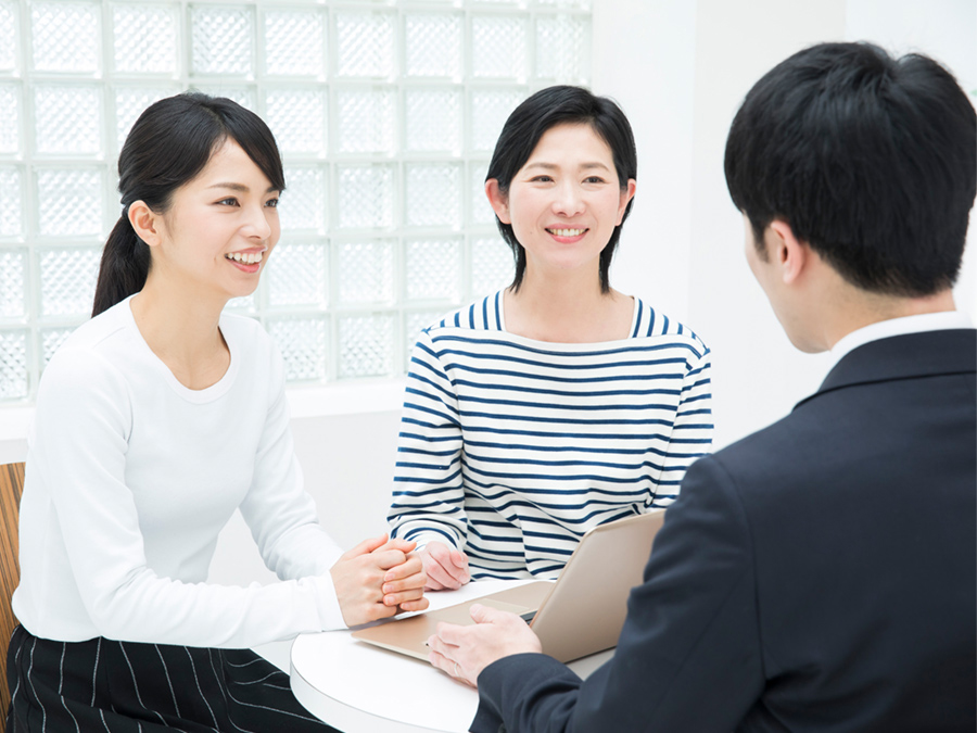 結婚相談所にて。親子と男性