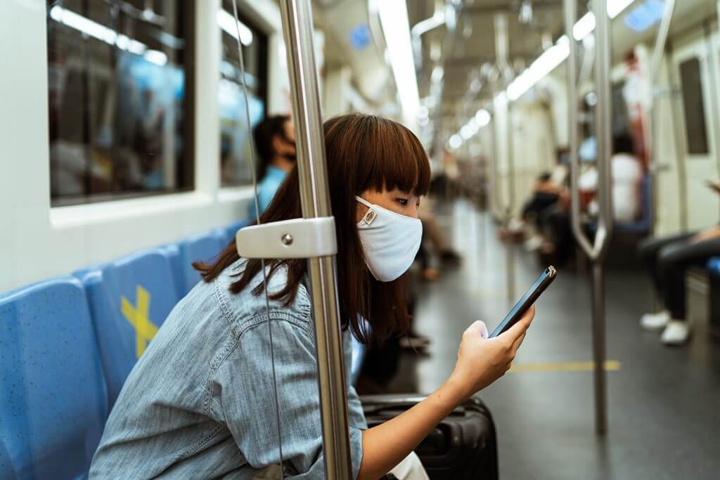 電車の中でショッピング