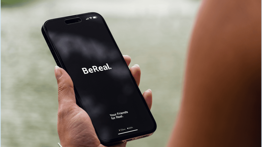 BeReal（ビーリアル）のアカウント引き継ぎ方法を解説！機種変更で押さえておきたいポイントとは