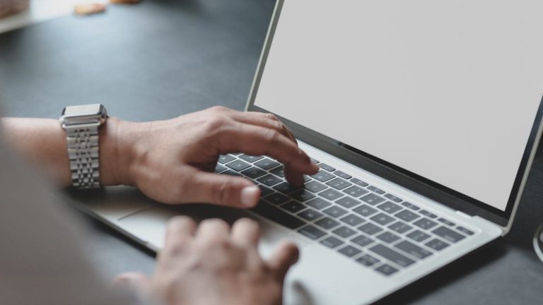 LLMと生成AIの違いを理解して使い分けるイメージ
