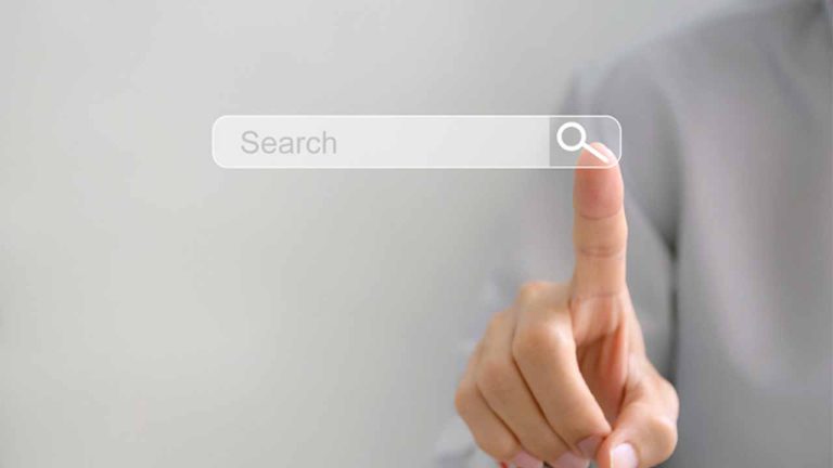 GoogleとBingの違いを探すイメージ