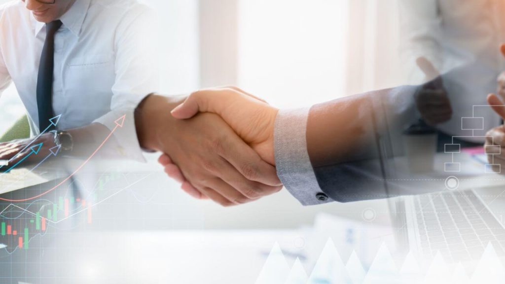 自社運用と外注の判断基準の画像